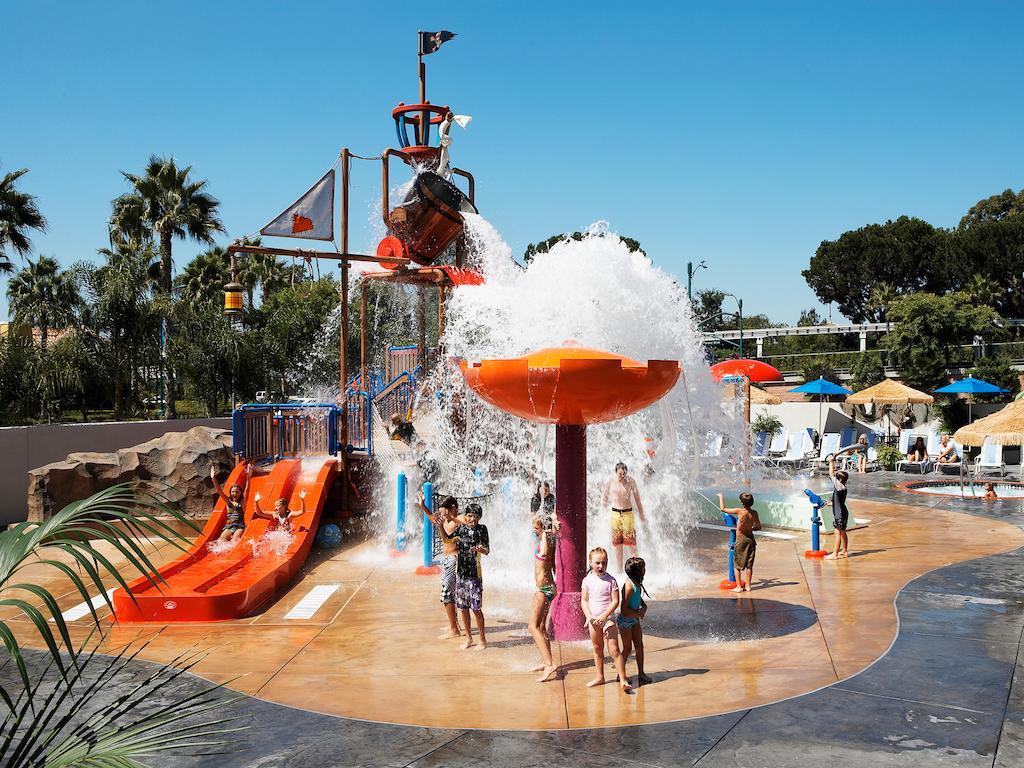 Howard Johnson By Wyndham Anaheim Hotel & Water Playground מתקנים תמונה