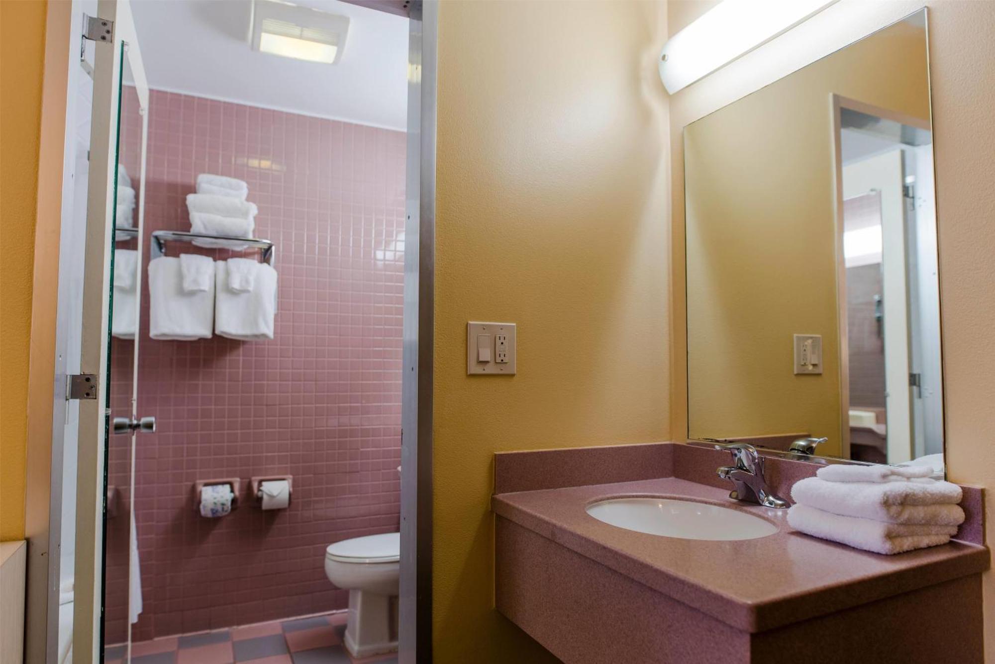 Howard Johnson By Wyndham Anaheim Hotel & Water Playground מראה חיצוני תמונה